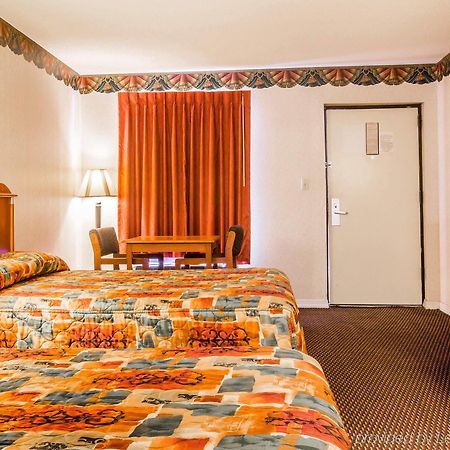 Rodeway Inn Монтгомери Экстерьер фото